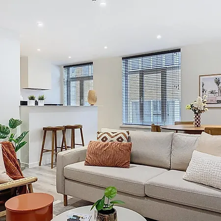 Etage 2 - In Centrum, 300m Zee én Gratis Parking Apartamento