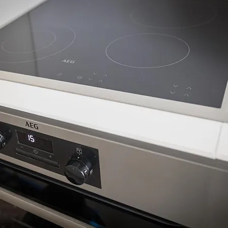 Etage 2 - In Centrum, 300m Zee én Gratis Parking Apartamento