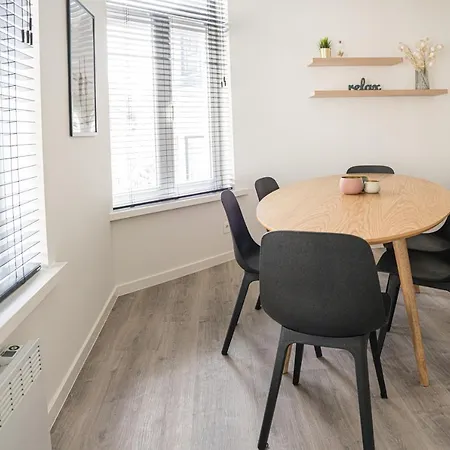 Etage 2 - In Centrum, 300m Zee én Gratis Parking